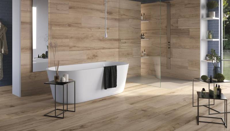 Renover sa salle de bain en carrelage imitation bois à Roanne